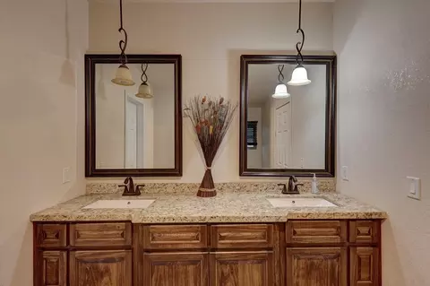 Bath - 913 Ted, Alpine, TX 79830 photo 4 of 4