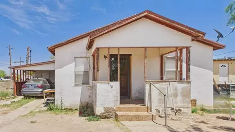 718 S Locust Ave, Pecos, TX 79772