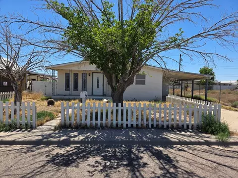 1215 S Pecan St, Pecos, TX 79772