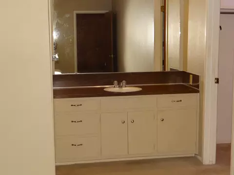 Bath - 404 E Harriet, Alpine, TX 79830 photo 1 of 5