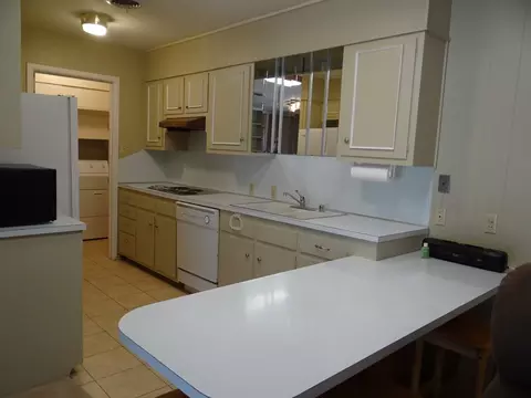 Kitchen - 404 E Harriet, Alpine, TX 79830 photo 1 of 2
