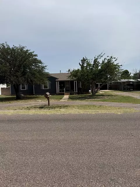 606 E 22nd St, Crane, TX 79731