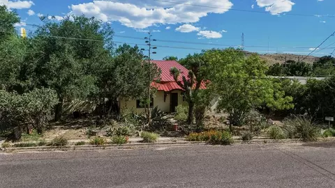 906 E Sul Ross, Alpine, TX 79830