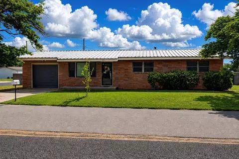 312 NW 10th St, Andrews, TX 79714