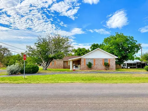 301 21st St, Crane, TX 79731