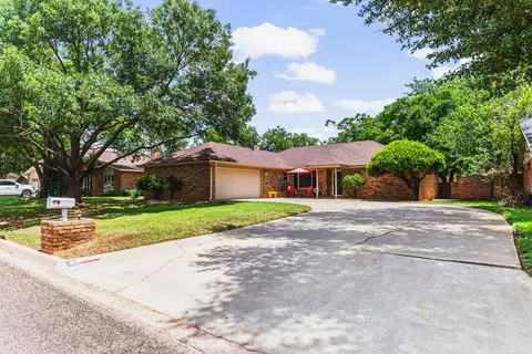 303 SW 22nd St, Seminole, TX 79360