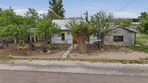 103 S 6th St, Marathon, TX 79842