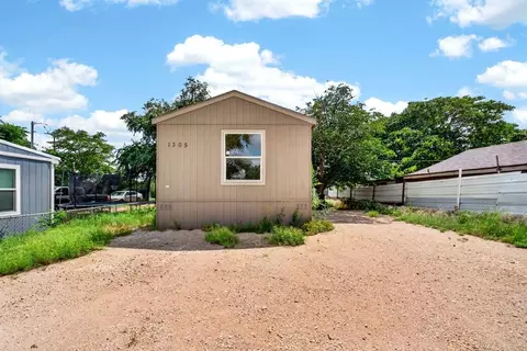 1305 N Tom Green Ave, Odessa, TX 79761
