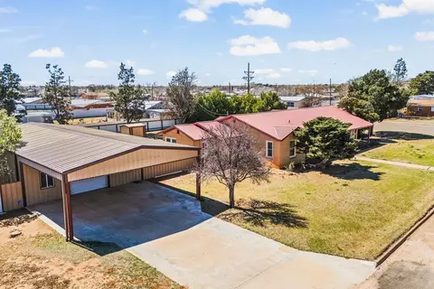 917 16th St, Seagraves, TX 79359