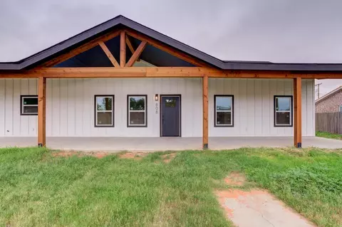 808 SW Ave C, Seminole, TX 79360
