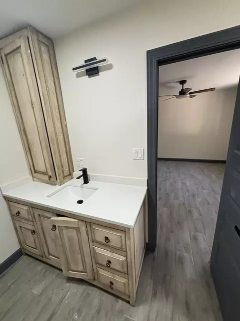 Bath - 401 S Maple Ave, Van Horn, TX 79855 photo 3 of 6