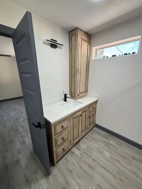 Bath - 401 S Maple Ave, Van Horn, TX 79855 photo 4 of 6