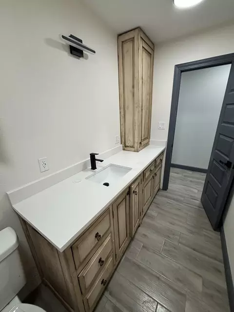 Bath - 401 S Maple Ave, Van Horn, TX 79855 photo 6 of 6