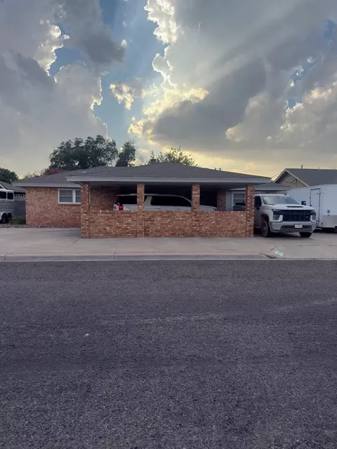 1105 Crescent Dr, Andrews, TX 79714