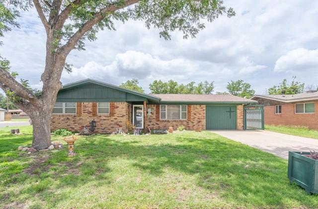 1201 NW 8th Pl, Andrews, TX 79714