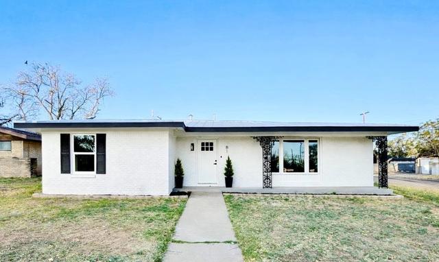811 NW 12th St, Andrews, TX 79714
