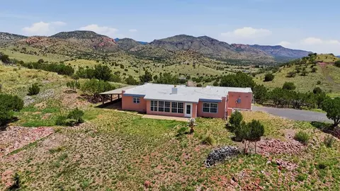 215 Warbonnet Rd, Fort Davis, TX 79734