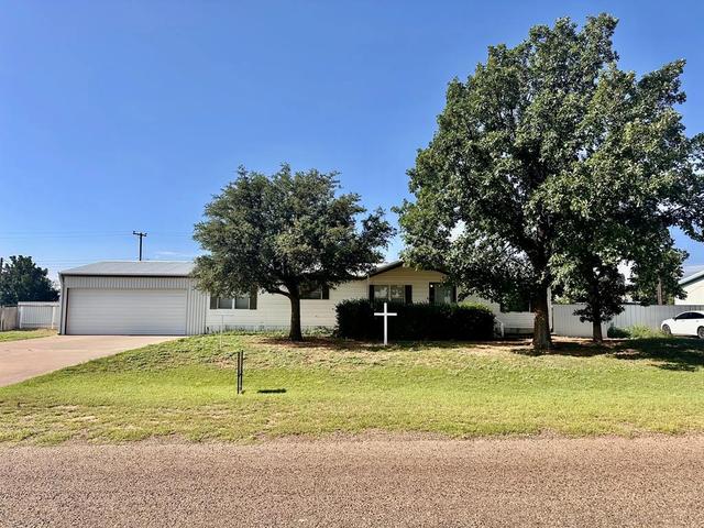903 19th St, Seagraves, TX 79359
