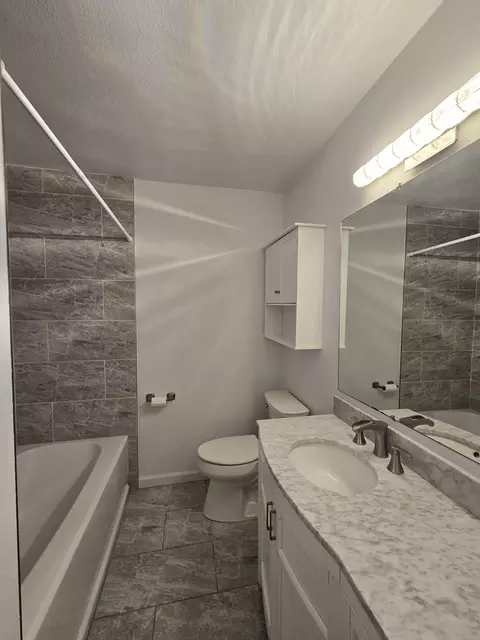 Bath - 936 E Bryant, Kermit, TX 79745 photo 2 of 2