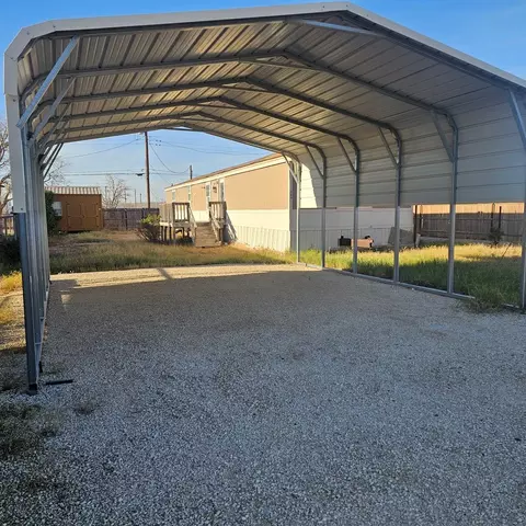 107 Pecos St, Mccamey, TX 79752
