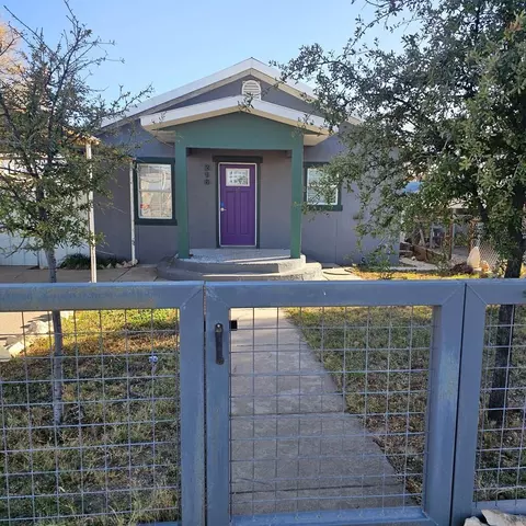 216 E 10th St, Mccamey, TX 79752