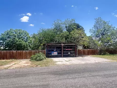 504-510 NW 11th St, Andrews, TX 79714