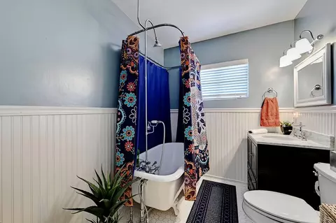 Bath - 101 E 2nd St, Marfa, TX 79843 photo 2 of 3