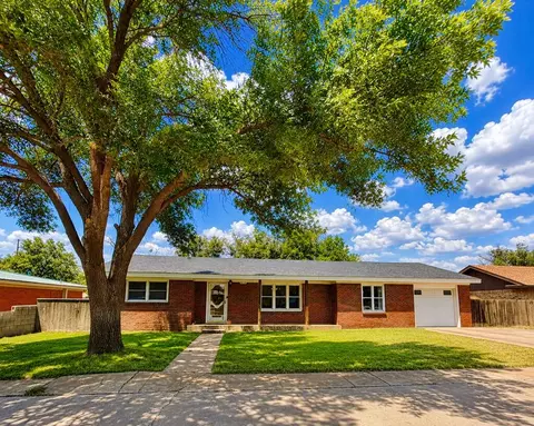 610 SW 13th St, Seminole, TX 79360