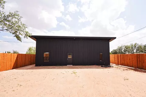 402 NE Ave G, Seminole, TX 79360