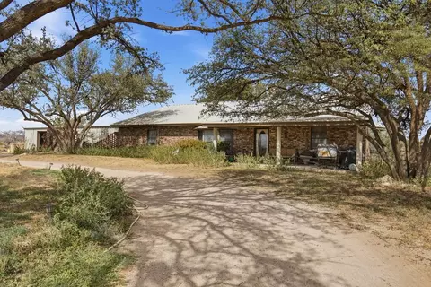 16086 N Pecan Ave, Gardendale, TX 79758