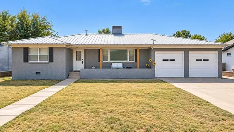 207 N Oaklawn Dr, Wink, TX 79789