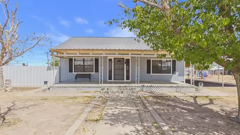 615 Mackey St, Barstow, TX 79719