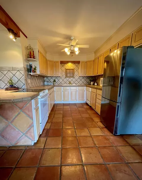 Kitchen - 1998 Nodeerhere Rd, Terlingua, TX 79852 photo 1 of 1