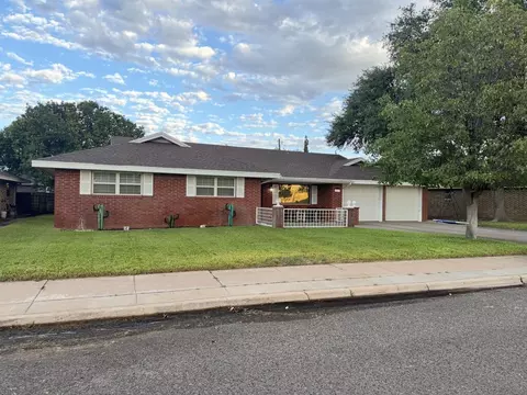 1123 NE Golf Course Rd, Andrews, TX 79714