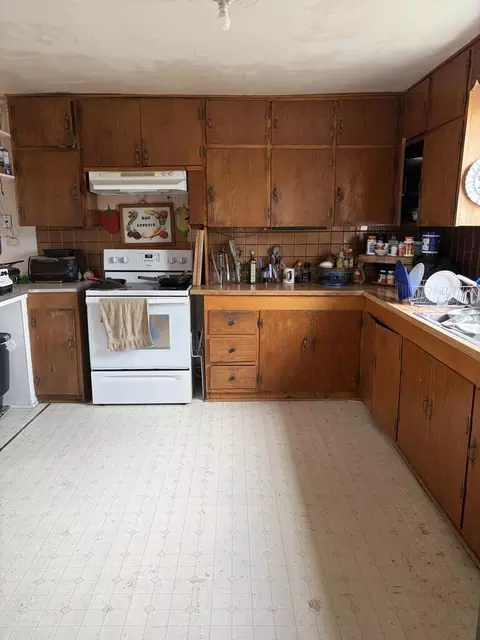 Kitchen - 507 N Ave D, Marfa, TX 79843 photo 3 of 4