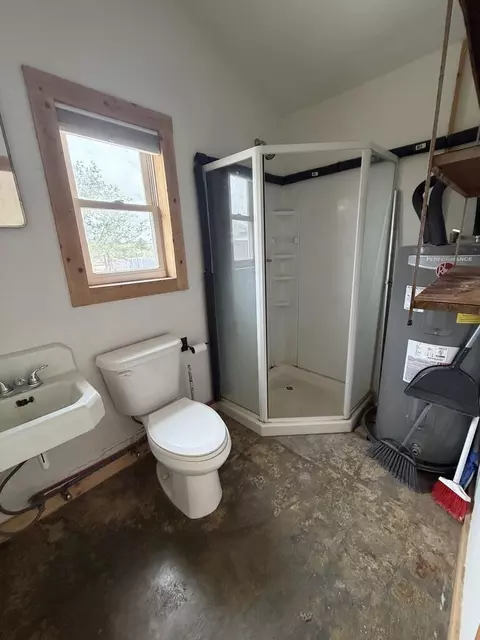 Bath - 507 N Ave D, Marfa, TX 79843 photo 1 of 3