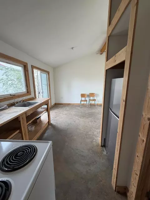 Kitchen - 507 N Ave D, Marfa, TX 79843 photo 2 of 4