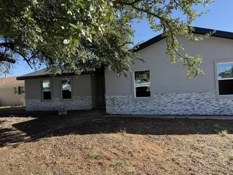 1208 S Ike Ave, Monahans, TX 79756