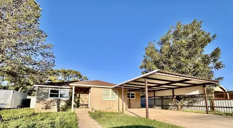 811 NW 8th St, Seminole, TX 79360