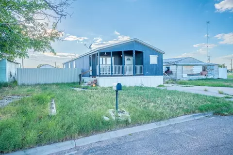 124 N Maple Ave, Kermit, TX 79745