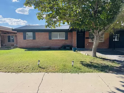 2213 Country Club Dr, Pecos, TX 79772