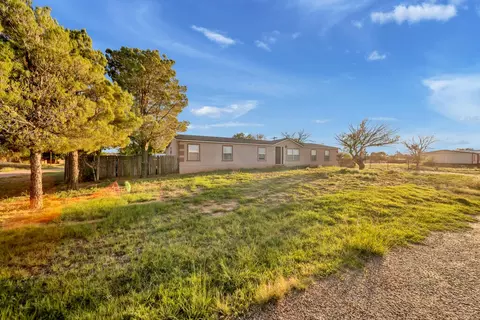 408 2nd St, Plains, TX 79355