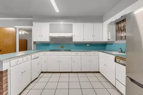 Kitchen - 100 E Wharton, Kermit, TX 79745 photo 2 of 3