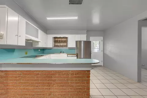 Kitchen - 100 E Wharton, Kermit, TX 79745 photo 3 of 3