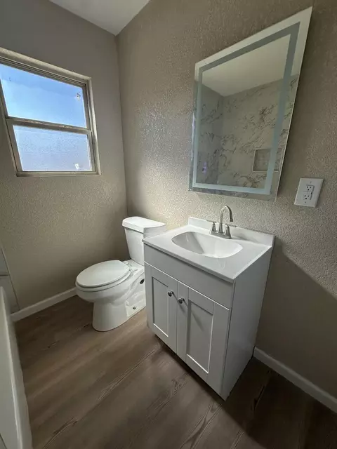 Bath - 700 22nd St, Crane, TX 79731 photo 2 of 4