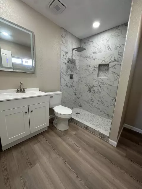 Bath - 700 22nd St, Crane, TX 79731 photo 4 of 4
