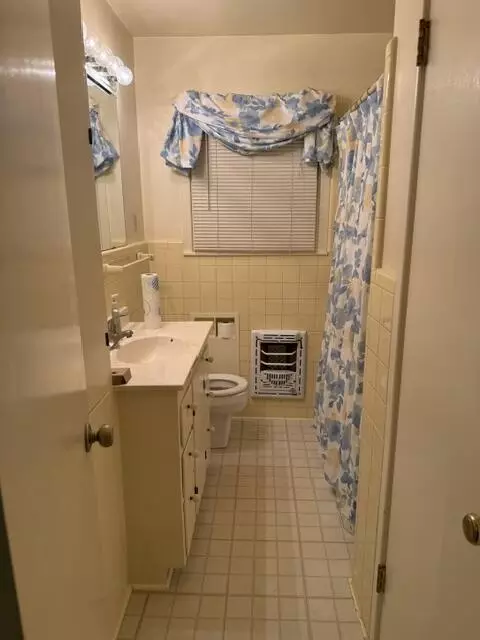 Bath - 900 E Bryan Ave, Kermit, TX 79745 photo 3 of 3