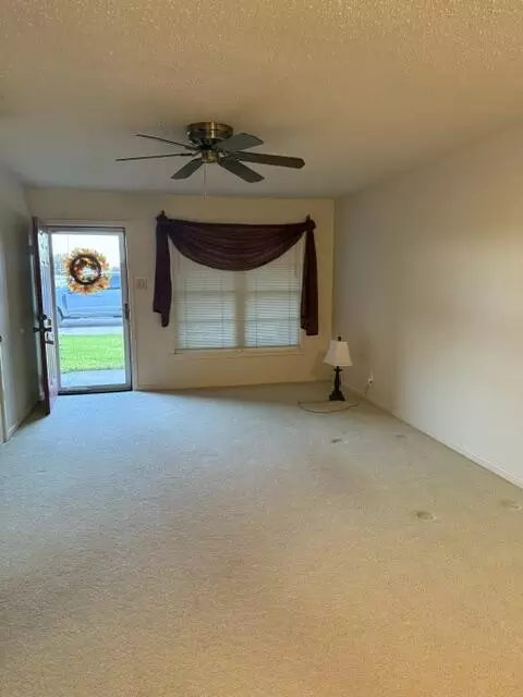 Living - 900 E Bryan Ave, Kermit, TX 79745 photo 1 of 5
