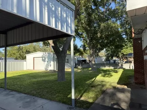 Exterior - 900 E Bryan Ave, Kermit, TX 79745 photo 5 of 5