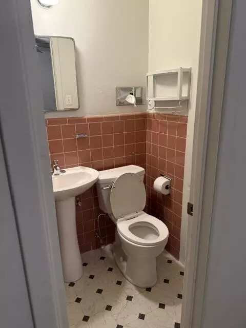 Bath - 900 E Bryan Ave, Kermit, TX 79745 photo 2 of 3